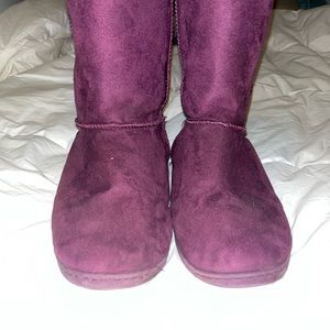 maroon boots